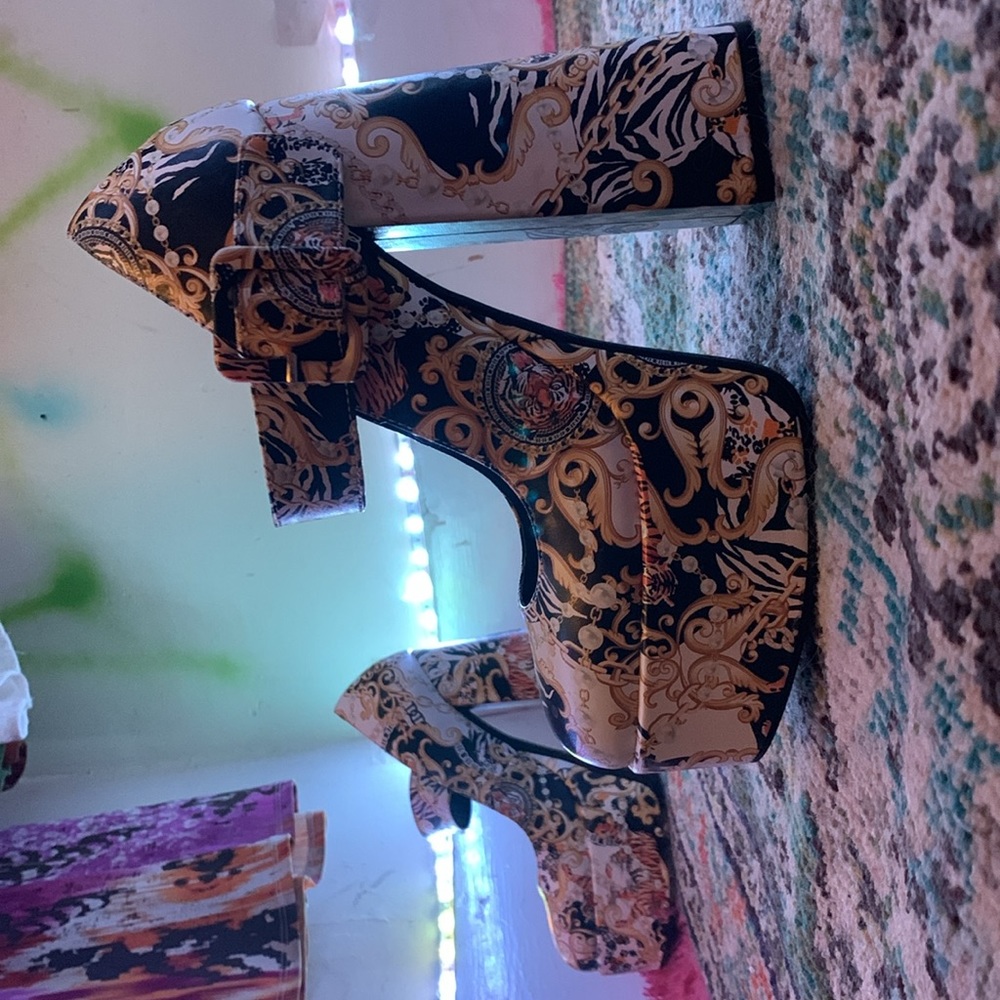 Patterned Heels - Picture 6 of 6